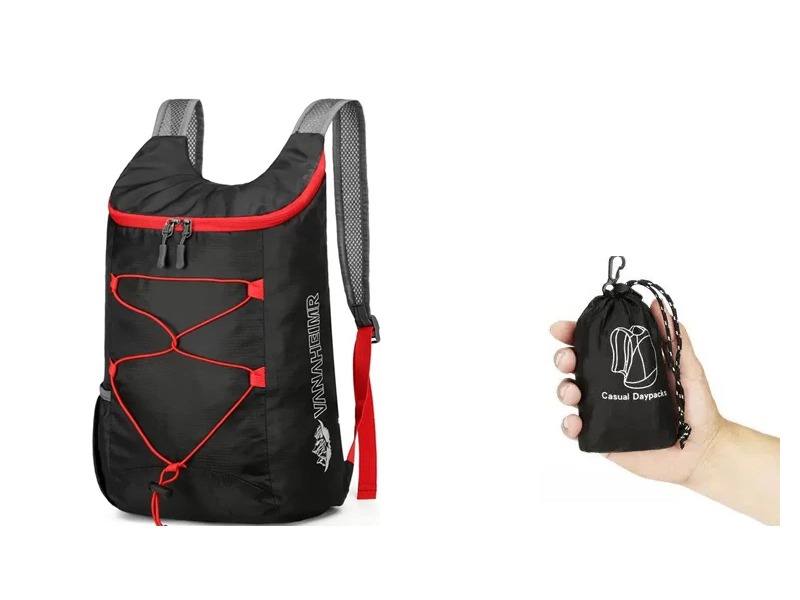 Mochila dobrável ultraleve 20 L: mochila dobrada na palma da mão